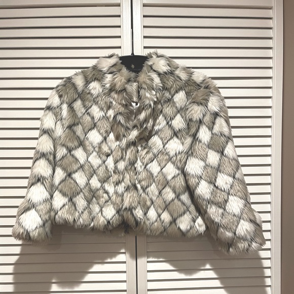 Forever 21 Jackets & Blazers - Forever XXI faux fur crop jacket - size large.
